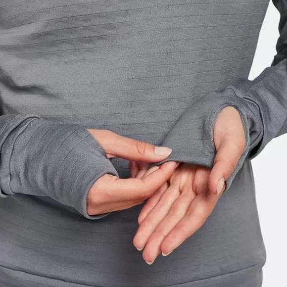 NWT Nike Therma-FIT Swift Element
Women's Turtleneck Running Top - Picture 6 of 10